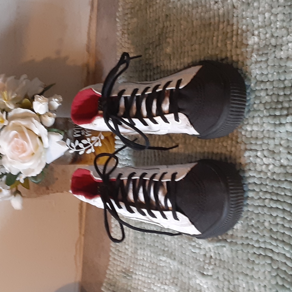 Shoes  size  6 - Picture 3 of 5